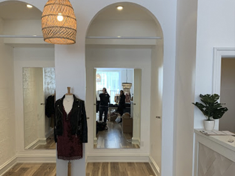 How to Use Custom Mirrors to Upgrade Your Living Room