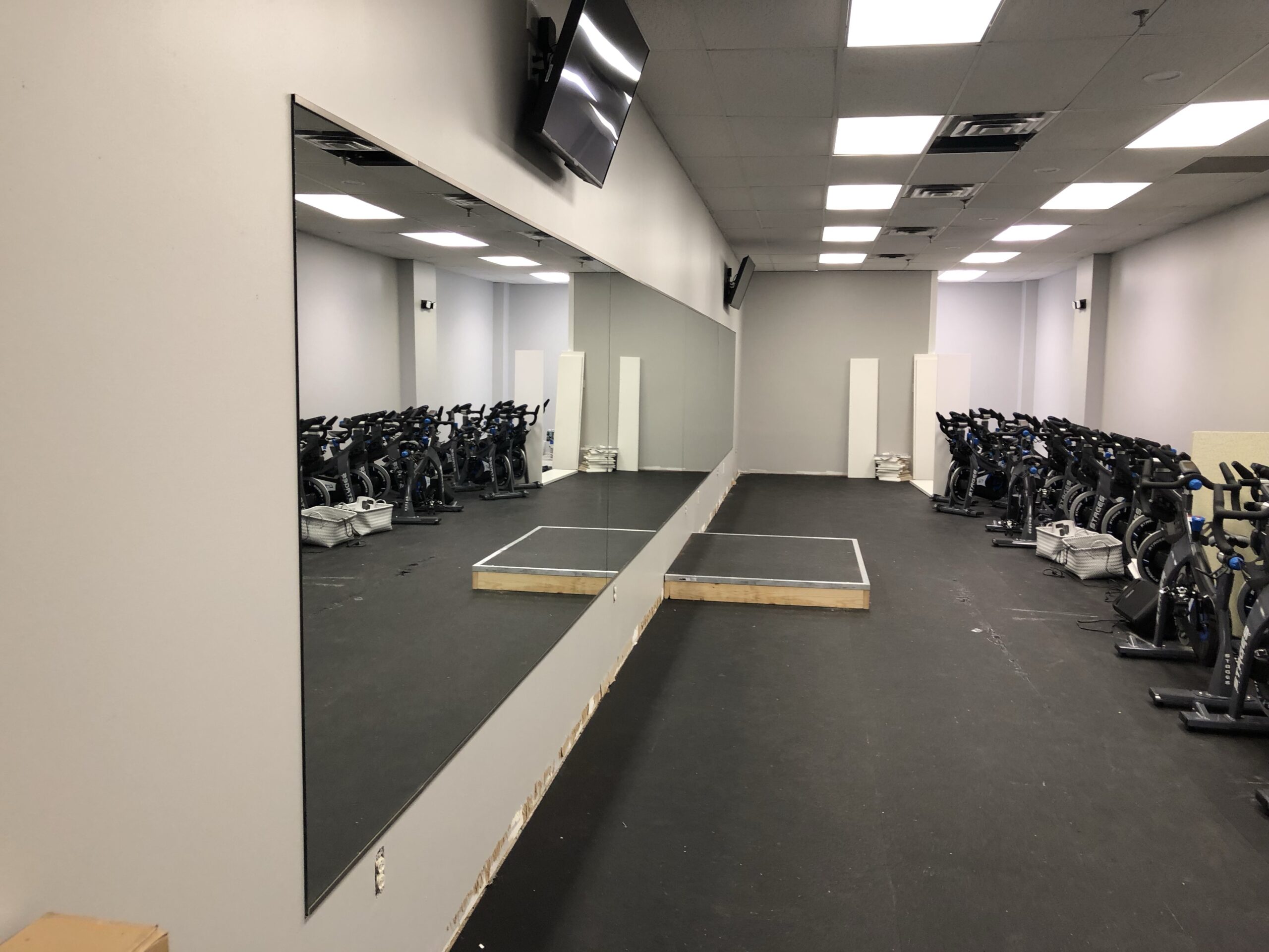 5 Important Factors to Consider When Buying Your Home Gym Mirror